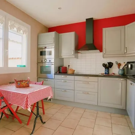 Charming Bright House In アグド